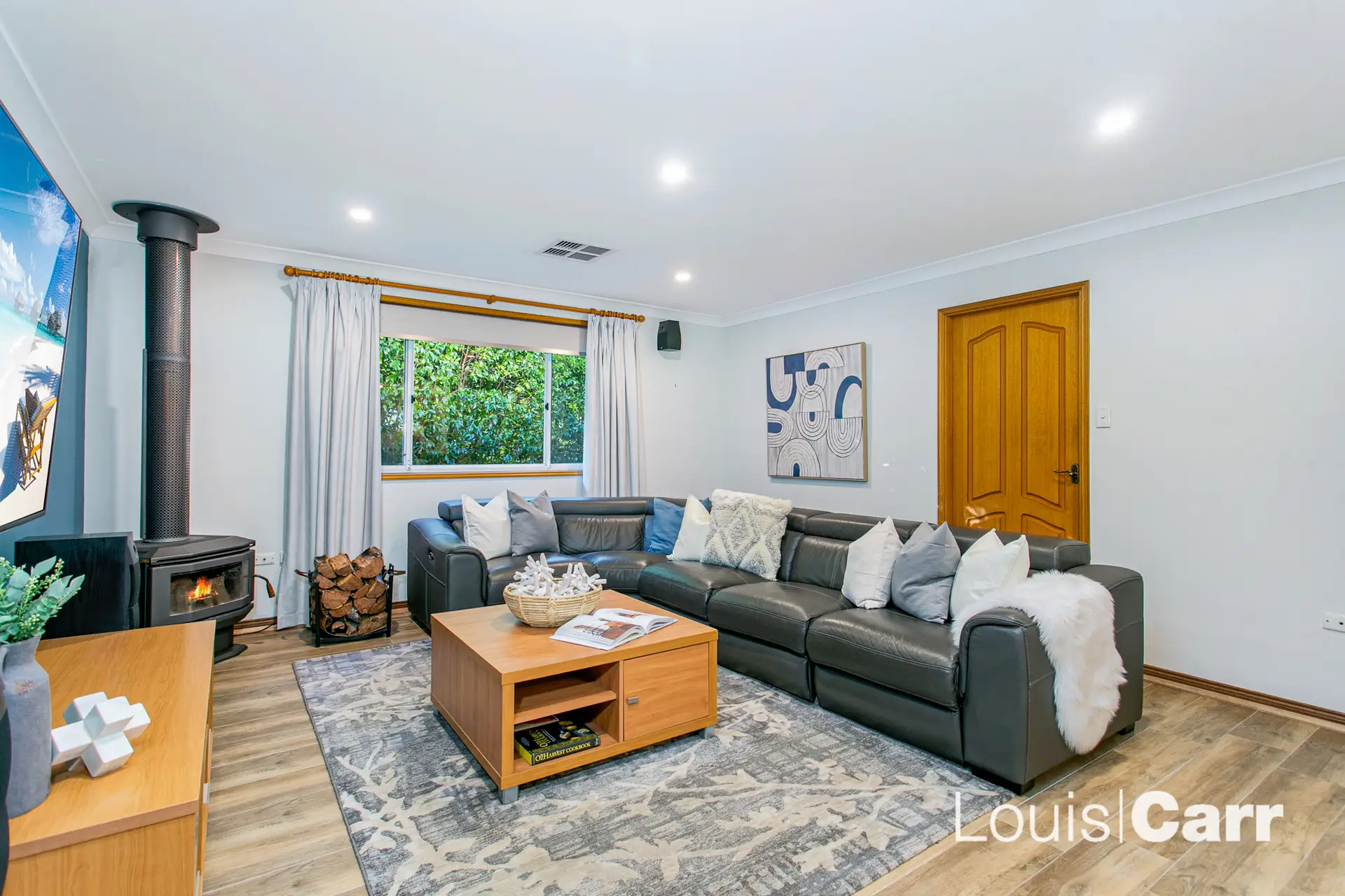 2 Dinmore Place, Castle Hill Sold by Louis Carr Real Estate - image 1