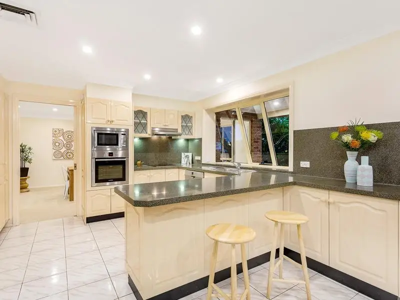 6 Sanctuary Close, Cherrybrook Sold by Louis Carr Real Estate - image 5