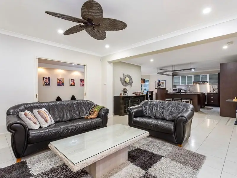 69 Softwood Avenue, Beaumont Hills Sold by Louis Carr Real Estate - image 3