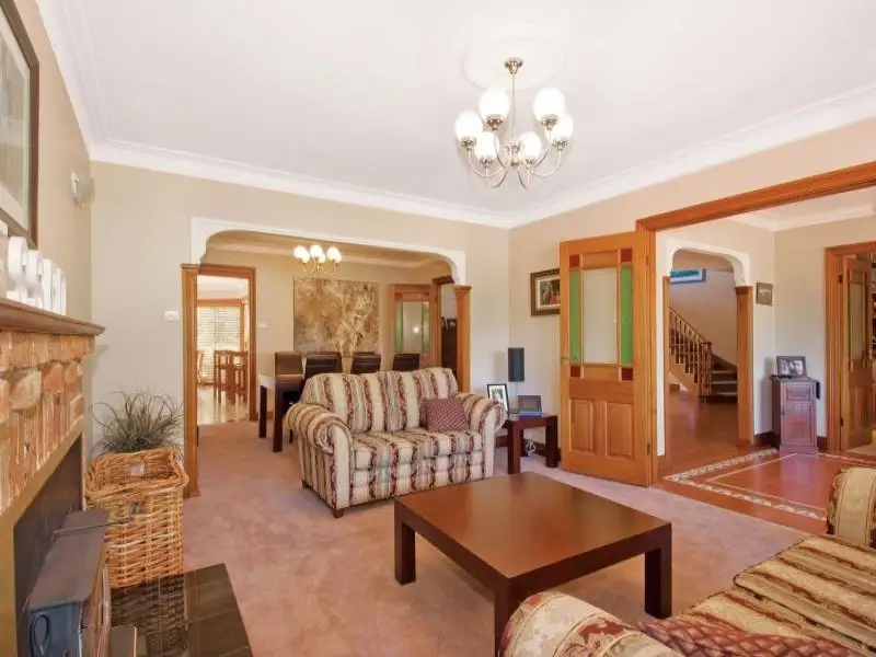 Glenhaven Sold by Louis Carr Real Estate - image 4