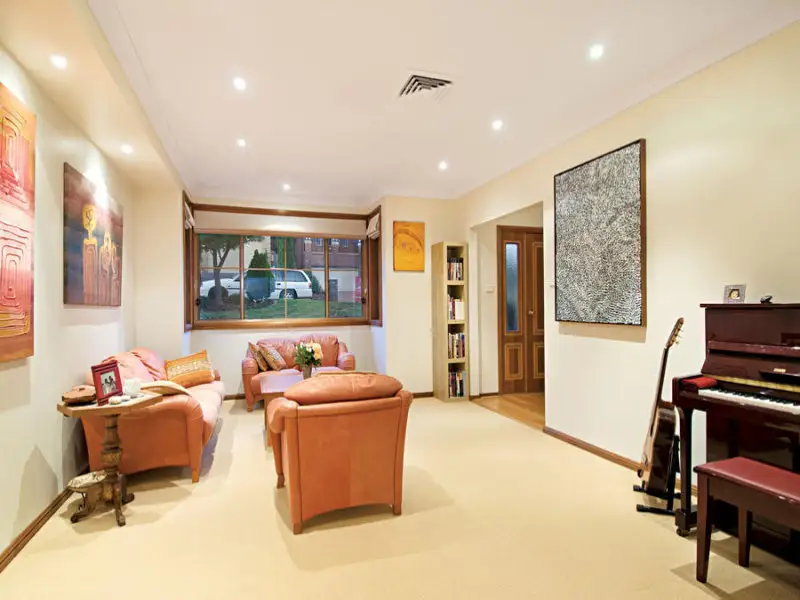 Glenhaven Sold by Louis Carr Real Estate - image 2