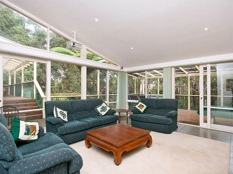 Glenhaven Sold by Louis Carr Real Estate - image 4