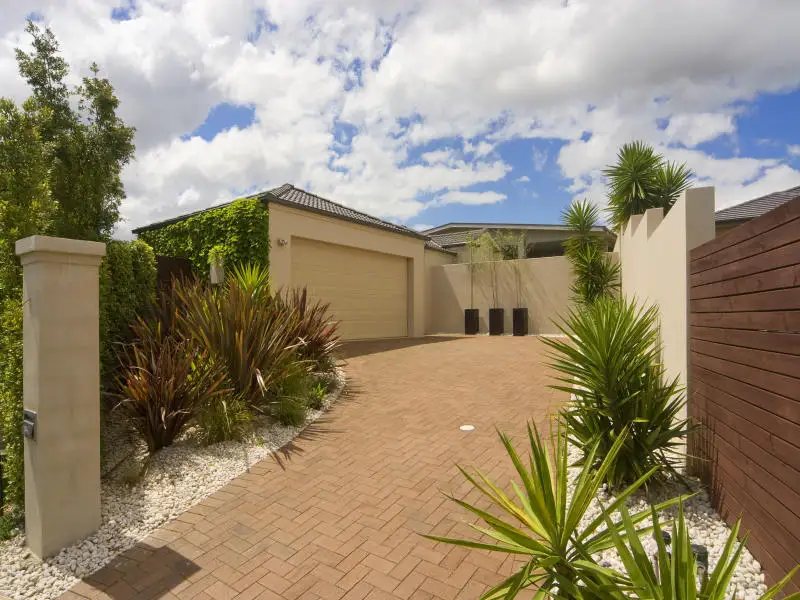 14 Fox Place, Beaumont Hills Sold by Louis Carr Real Estate - image 1