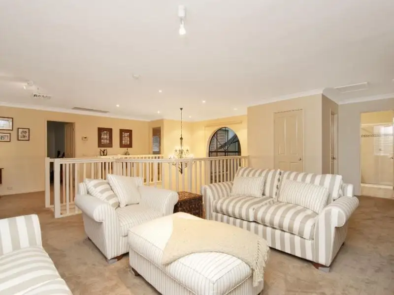 9 Minerva Crescent, Beaumont Hills Sold by Louis Carr Real Estate - image 2