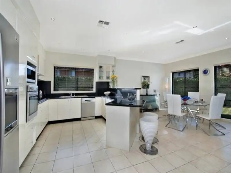 10 Emlyn Place, Beaumont Hills Sold by Louis Carr Real Estate - image 4