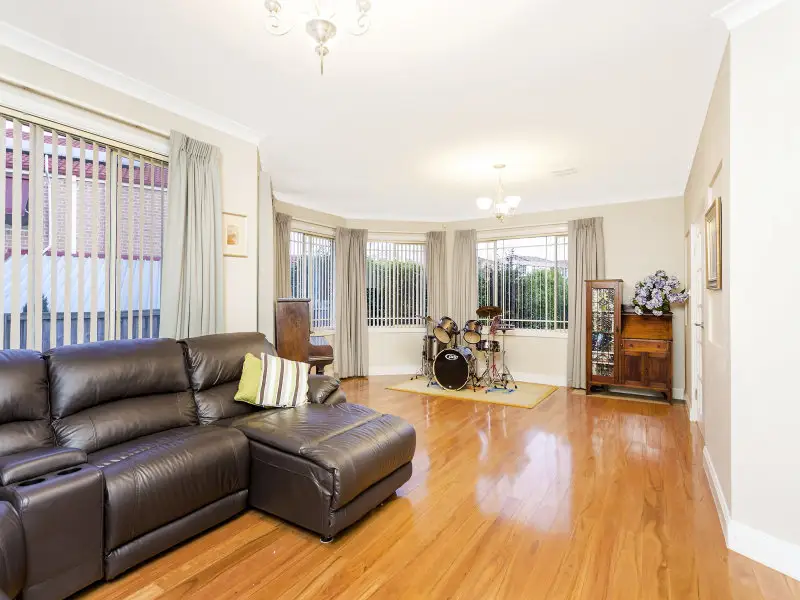 18 Iwan Place, Beaumont Hills Sold by Louis Carr Real Estate - image 3