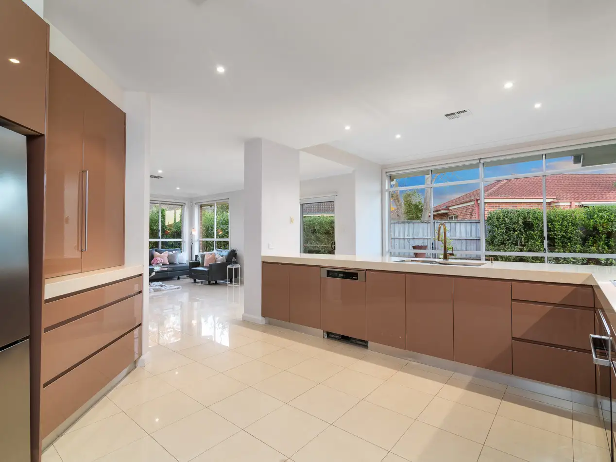 16 Queens Court, Castle Hill Sold by Louis Carr Real Estate - image 3