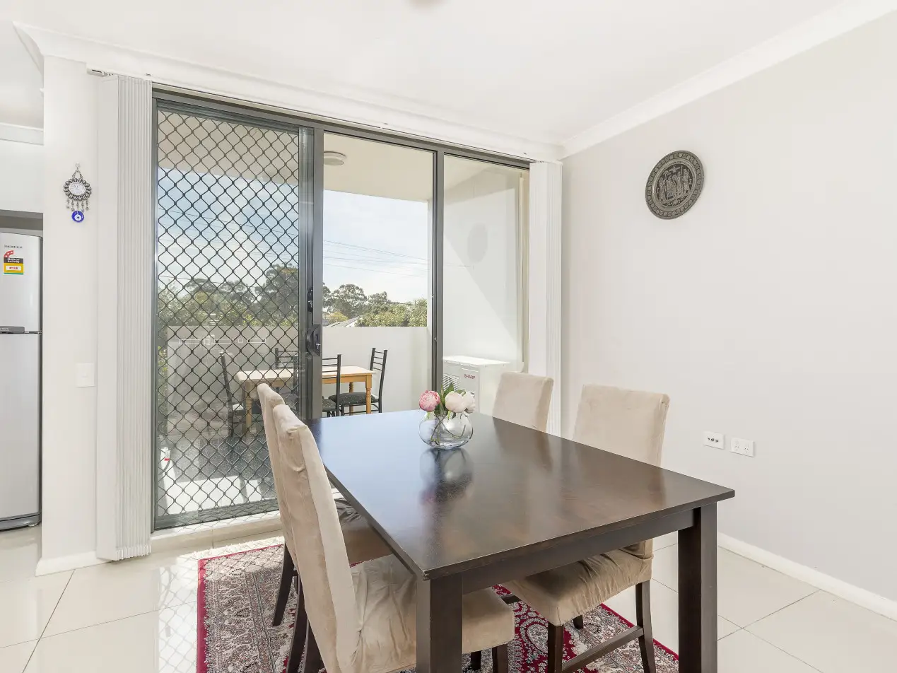 6/12 Clifton Street, Blacktown Sold by Louis Carr Real Estate - image 2