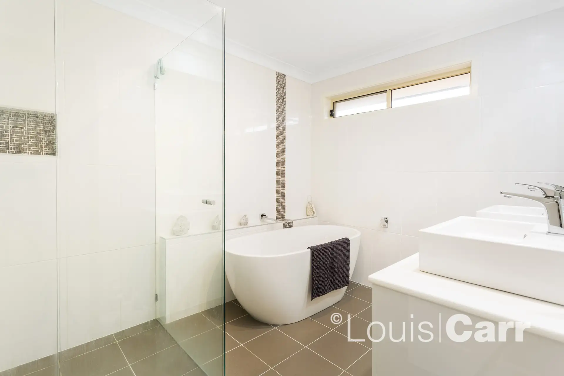 22 Arnold Janssen Drive, Beaumont Hills Sold by Louis Carr Real Estate - image 3
