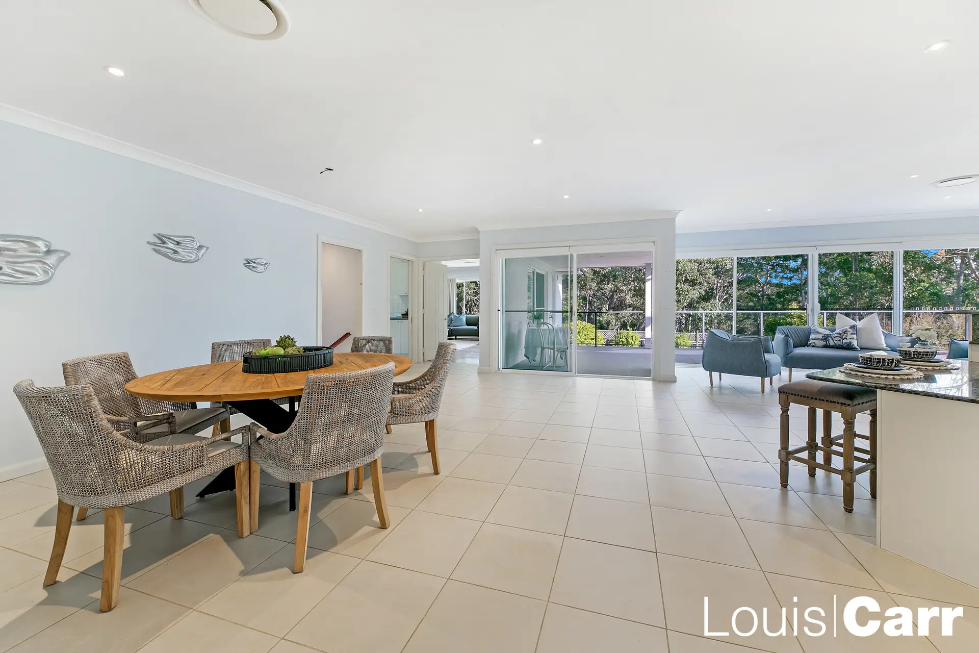 Photo #3: 22 Huntingdale Circle, Castle Hill - Sold by Louis Carr Real Estate