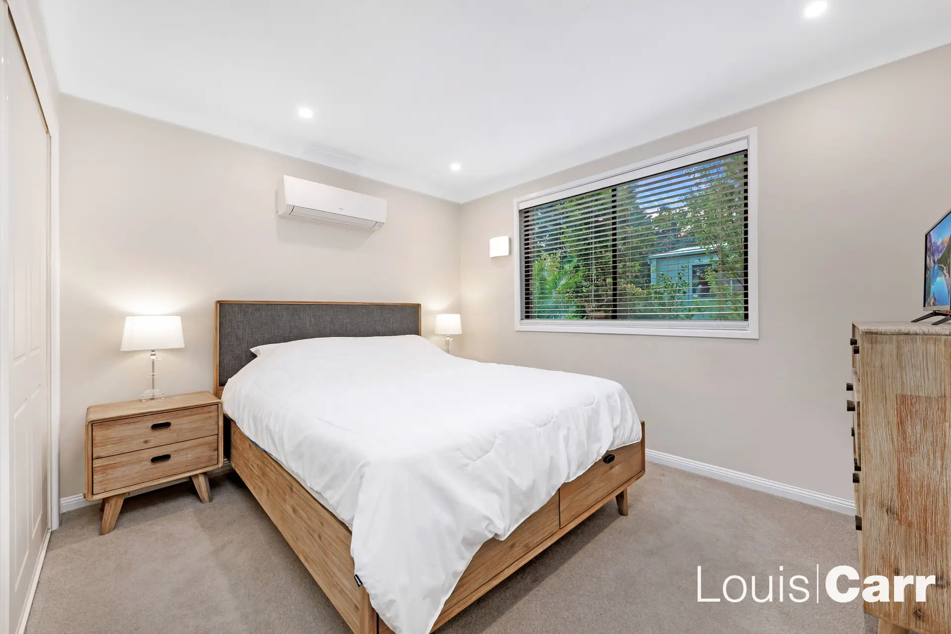 4 Squire Place, Castle Hill Sold by Louis Carr Real Estate - image 1