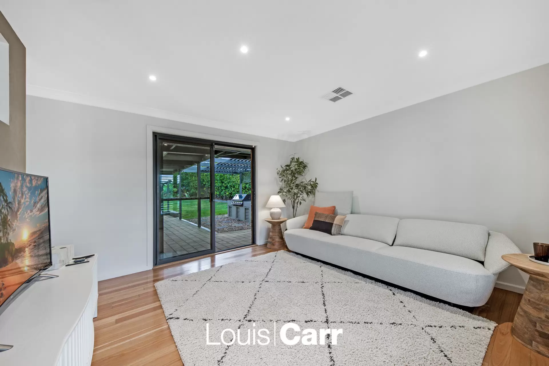 Photo #7: 18 Chiltern Crescent, Castle Hill - Sold by Louis Carr Real Estate