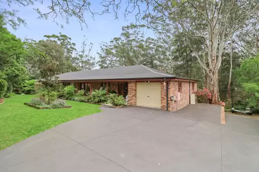 13 Greenbank Drive, Glenhaven For Sale by Louis Carr Real Estate