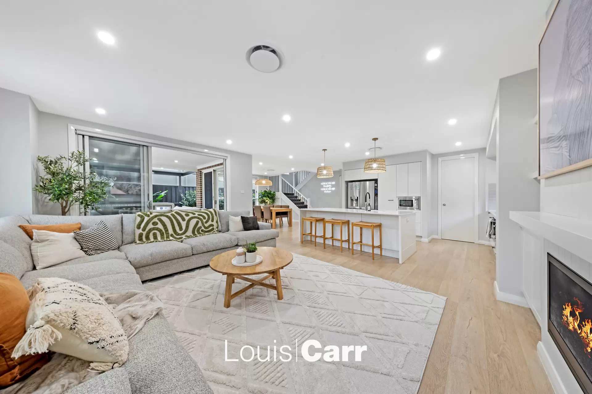 7 Mariposa Road, Gables Auction by Louis Carr Real Estate - image 2