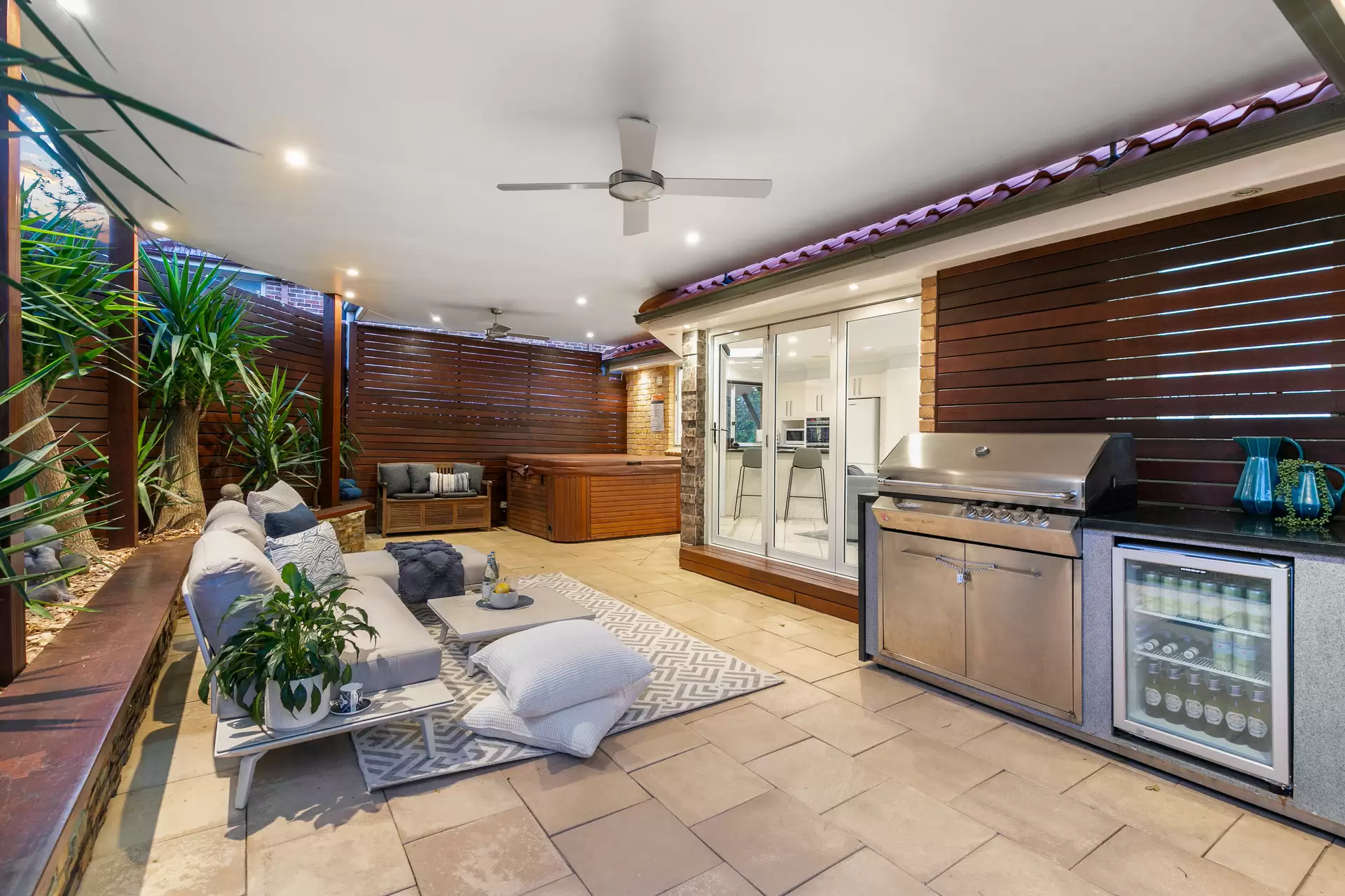 27 Sandhurst Crescent, Glenhaven For Sale by Louis Carr Real Estate - image 2