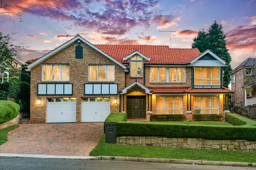 27 Sandhurst Crescent, Glenhaven For Sale by Louis Carr Real Estate