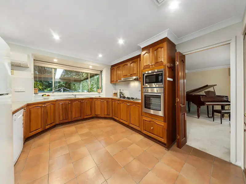 9 Maybush Place, Cherrybrook Sold by Louis Carr Real Estate - image 3