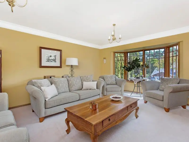 12 Longworth Crescent, Castle Hill Sold by Louis Carr Real Estate - image 3